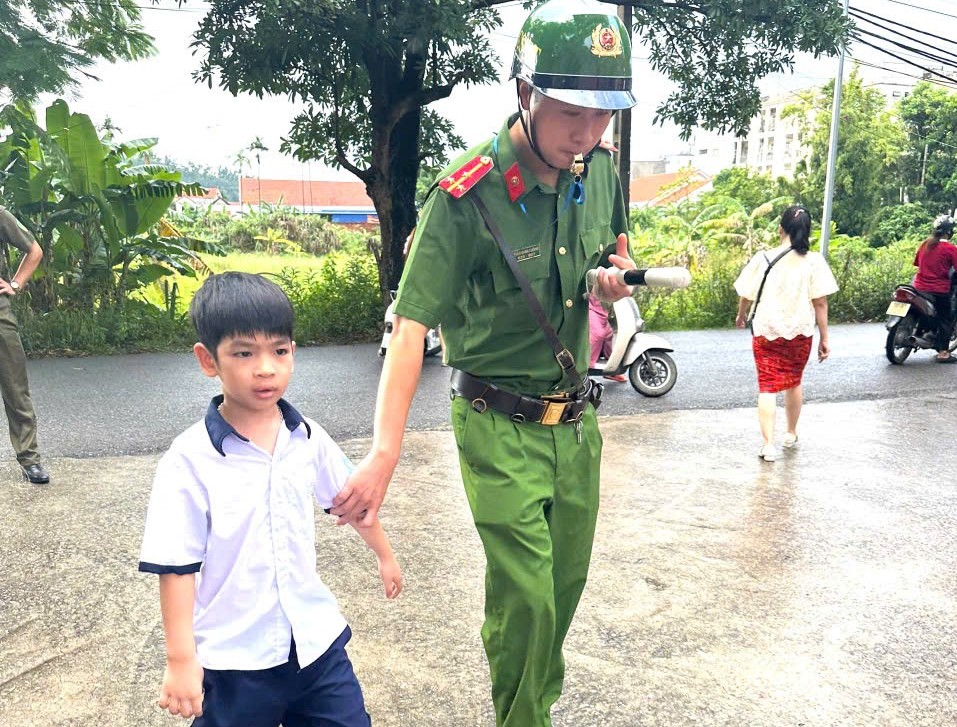 Công an phường Thuỷ Nguyên: Bảo đảm an ninh trật tự, trật tự an toàn giao thông Lễ khai giảng năm học 2025-2026 